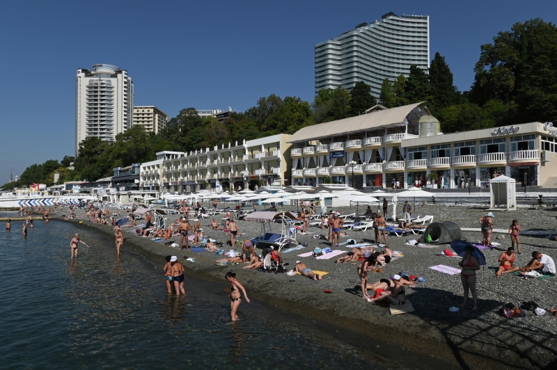 Бархатный сезон: куда поехать на море в России и сколько это стоит