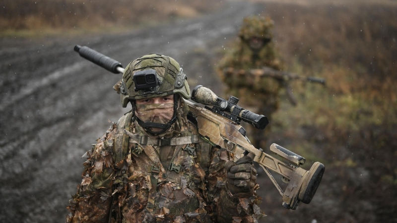 Боец взял в плен двух украинских диверсантов в ДНР
