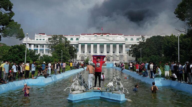 Бывшая верховная судья Непала приняла присягу в качестве премьера