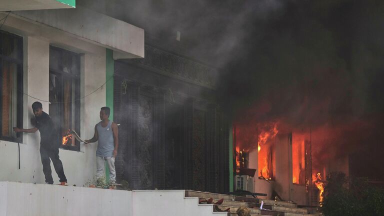 Бывшая верховная судья Непала приняла присягу в качестве премьера