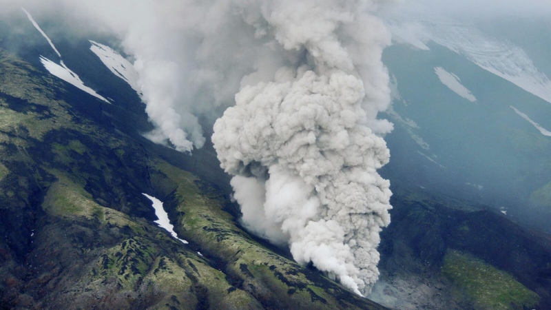 Для вулкана Крашенинникова объявили оранжевый код авиационной опасности