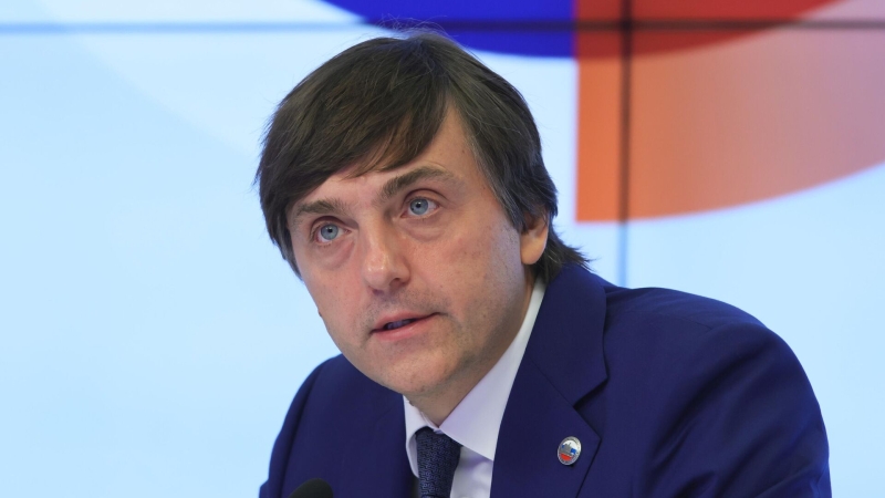 Глава Минпросвещения побывал в школьной столовой