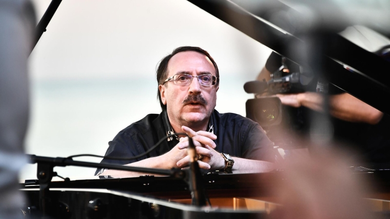 Крамер рассказал, как его произведения рождались из ошибок