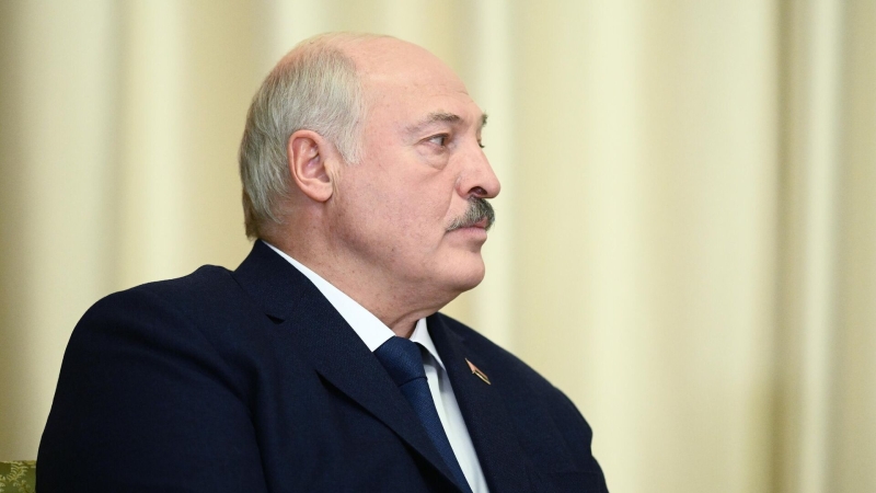 Лукашенко потребовал от правительства решить проблему с экспортом товаров