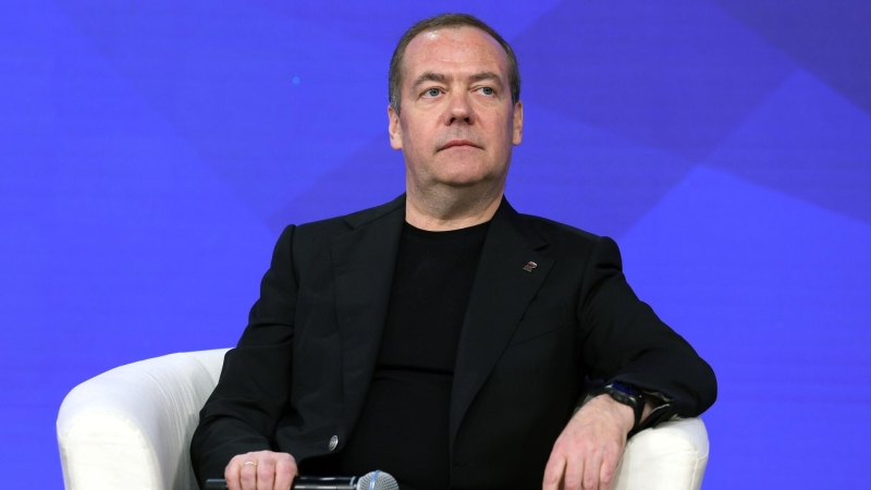 Медведев призвал учитывать риски злонамеренного заноса растений в Россию