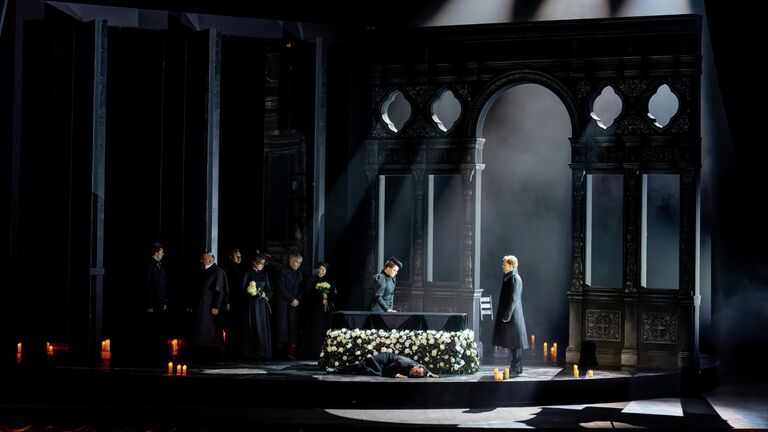 Михайловский театр представил новаторскую постановку оперы "Пиковая дама"