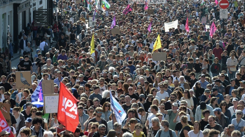 На акции протеста во Франции вышли более миллиона человек