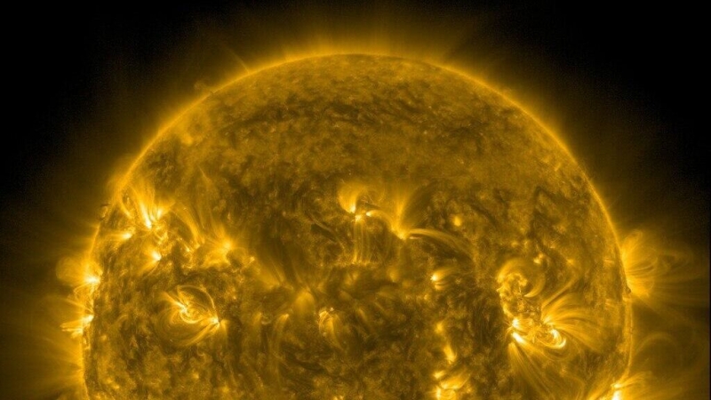 На Солнце произошли две сильные вспышки