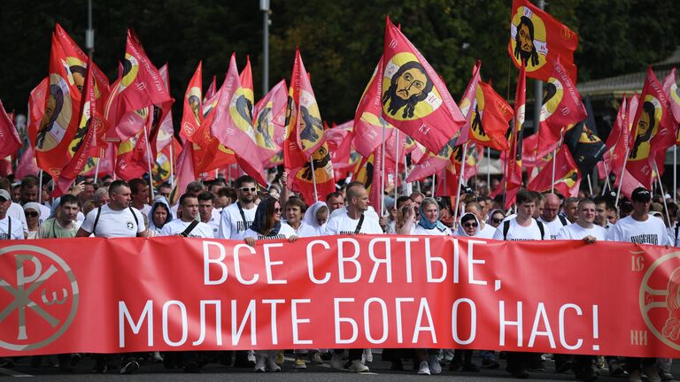 Общемосковский крестный ход завершился у Новодевичьего монастыря