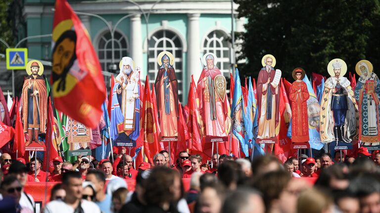 Общемосковский крестный ход завершился у Новодевичьего монастыря