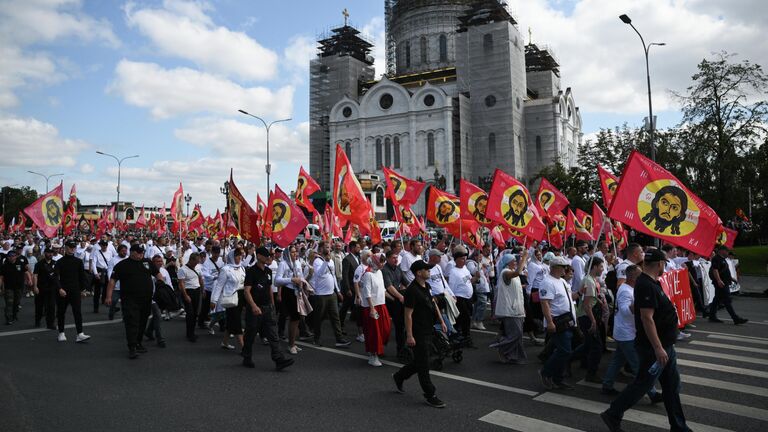 Общемосковский крестный ход завершился у Новодевичьего монастыря