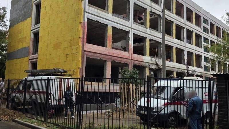 Опубликованы фото с места обвала конструкций в школе в Москве