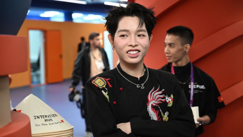 Победитель "Интервидения" пообщался с поклонниками перед отъездом