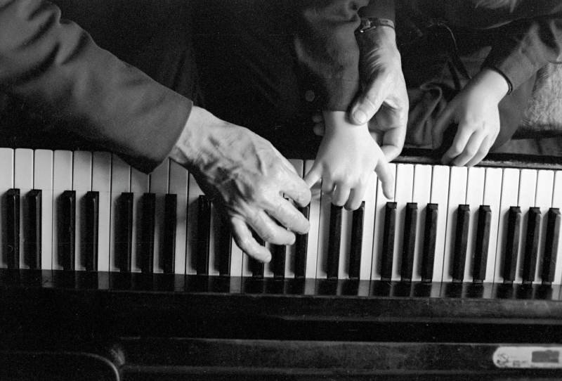 "Поющий соловей Средней Азии", покоривший Интервидение: необычная история