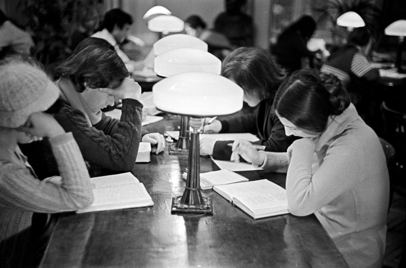 "Поющий соловей Средней Азии", покоривший Интервидение: необычная история