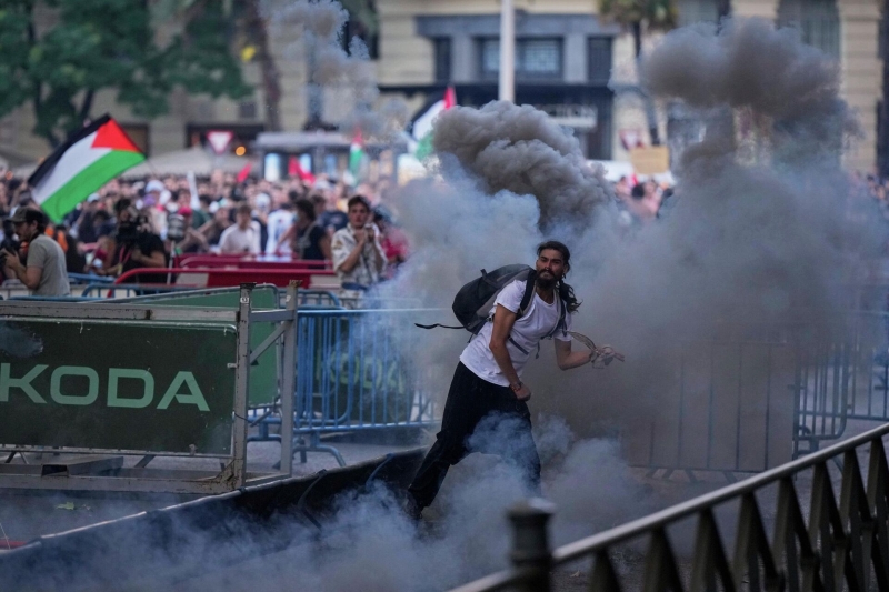 Полиция применила слезоточивый газ для разгона протестующих в Мадриде