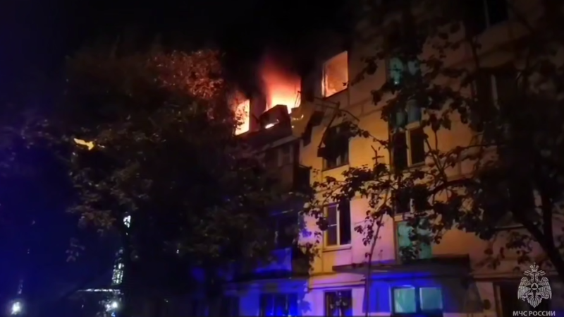 При пожаре в пятиэтажке на юго-западе Москвы пострадали три человека