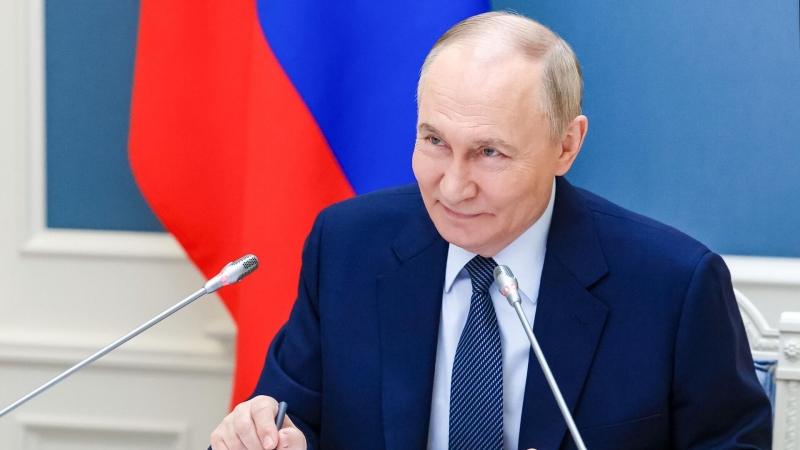 Путин наградил многодетные семьи из 12 регионов