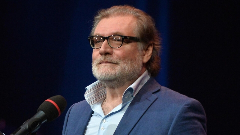 Путин наградил орденом Почета актера Симонова