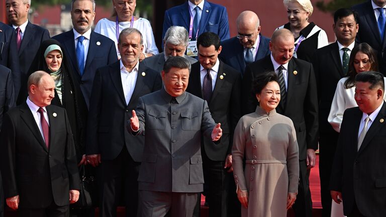 Путин принял участие в юбилейном военном параде в Пекине