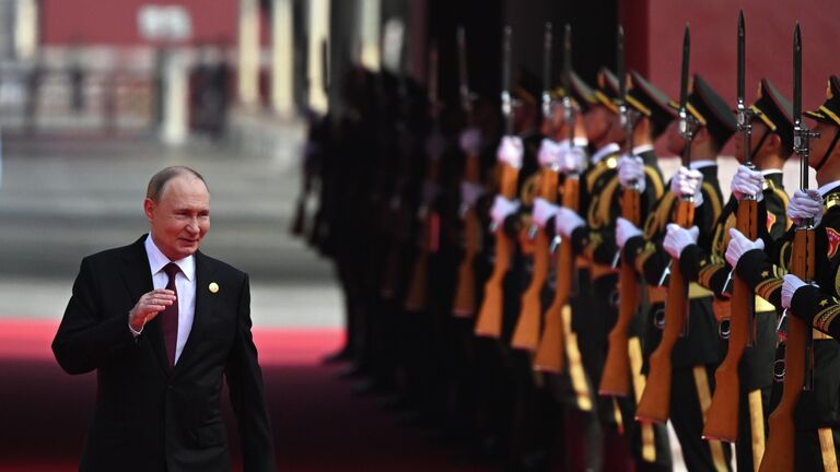 Путин принял участие в юбилейном военном параде в Пекине