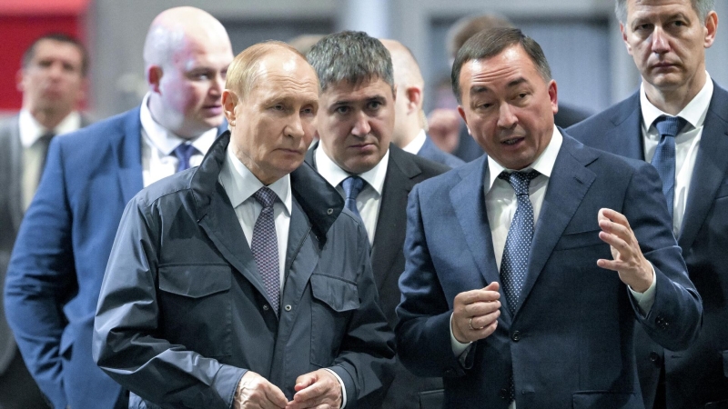 Путину показали военную технику, привезенную из зоны СВО