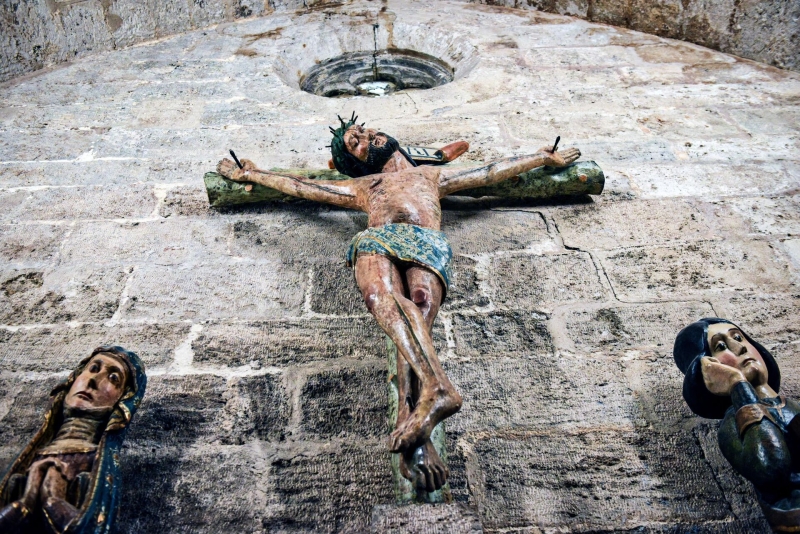 "Разрезали или украли". Нераскрытая тайна главной святыни христианства