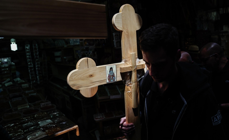 "Разрезали или украли". Нераскрытая тайна главной святыни христианства