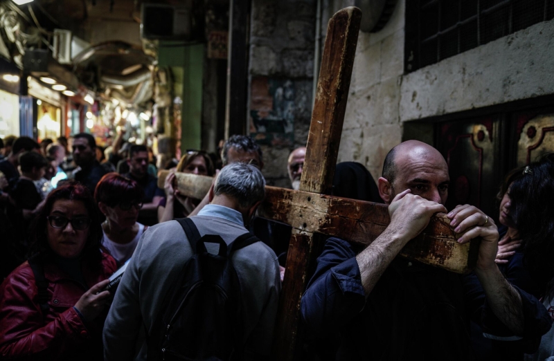 "Разрезали или украли". Нераскрытая тайна главной святыни христианства
