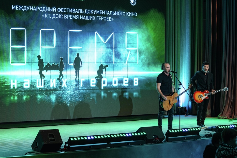 "RT.Док: Время наших героев" впервые прошел в Белоруссии