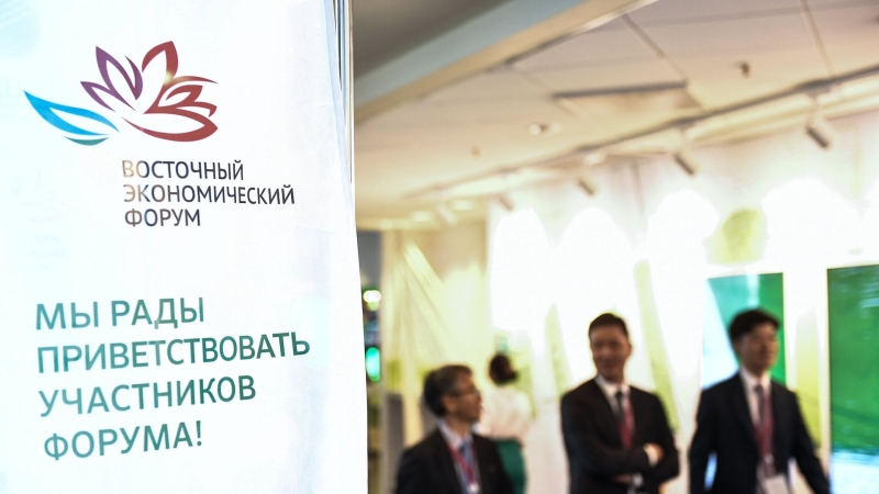 Сюжеты сказок на бивнях моржа представили на ВЭФ