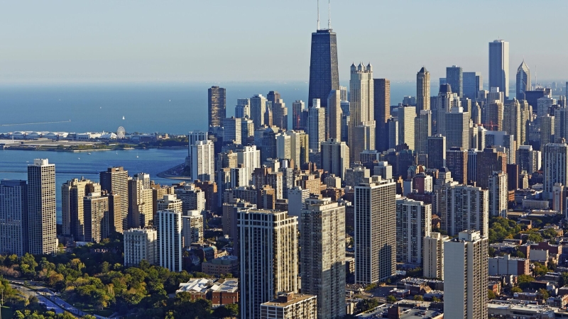 СМИ: власти США направят в Чикаго бронетехнику для борьбы с мигрантами