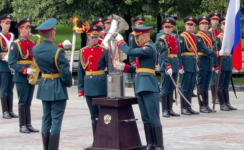 Участники патриотического забега доставили в Китай частицу Вечного огня
