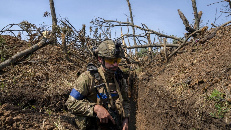 Украинские боевики угрожали жителям Часов Яра убийством, рассказал беженец