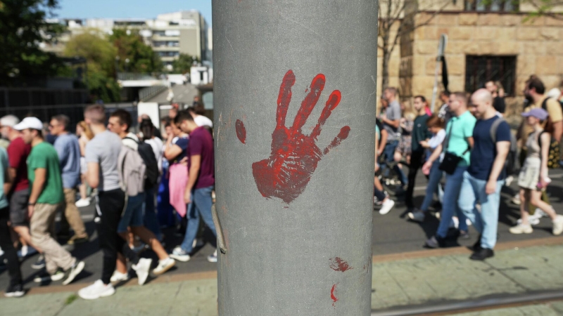 В Белграде протестующие облили краской ступени "Палаты правосудия"