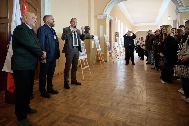 В Бердянске открылась фотовыставка о разгроме милитаристской Японии