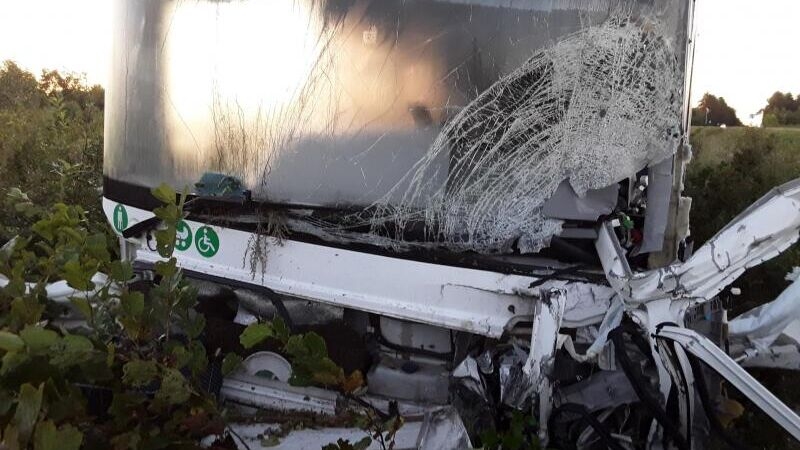 В Благовещенске столкнулись автобус и автомобиль, погиб человек