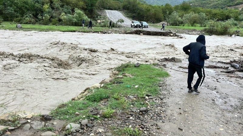В Дагестане из-за ливней обрушился мост