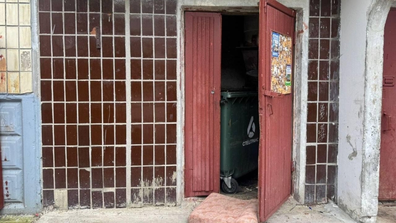 В Ленинградской области нашли младенца в коробке у мусоропровода