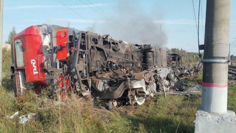 В Ленинградской области восстановили движение поездов после ЧП с тепловозом