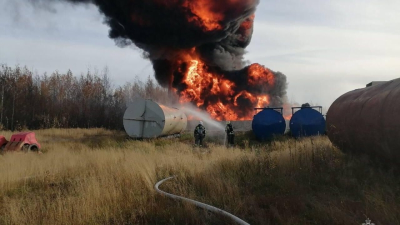 В Нижневартовске вспыхнул пожар на промплощадке