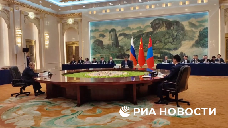 В Пекине проходят переговоры Путина с лидерами Китая и Монголии