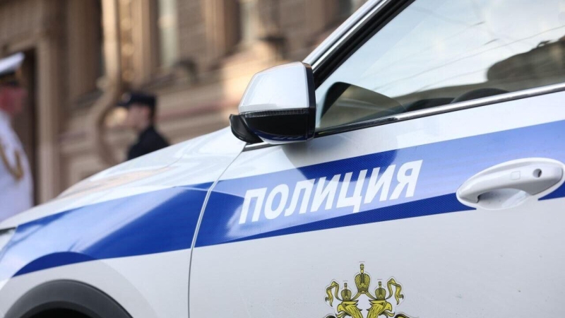 В Петербурге иномарка врезалась в грузовик