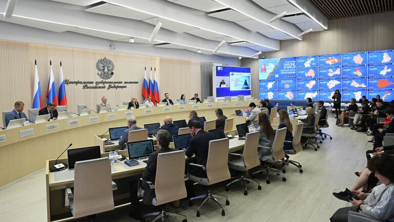 В российских регионах открылись избирательные участки