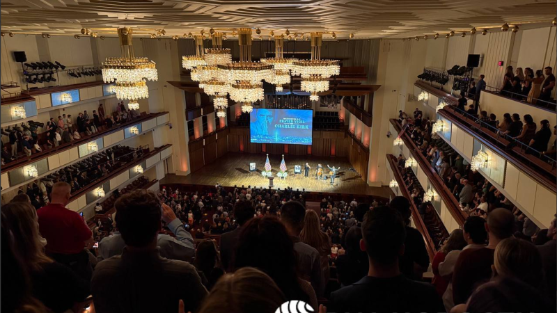 В Вашингтоне началась церемония памяти Кирка