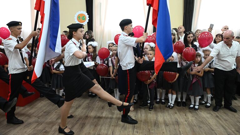 Власти Краснодара объяснили видео с "давкой" в школе