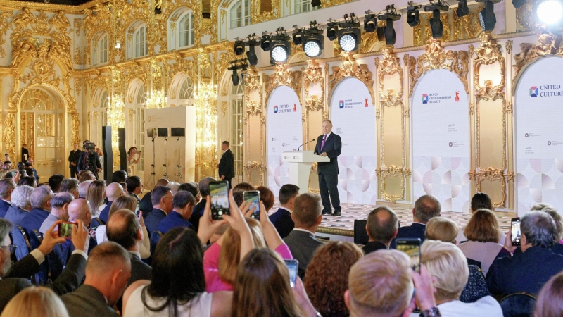 Задачи поддержки молодежи закреплены законодательно, заявил Путин