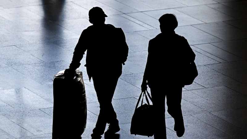 Аэропорт "Внуково" работает штатно, несмотря на снегопад