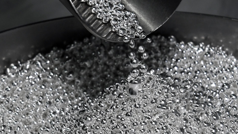 Биржевая цена на серебро в мире обновила рекорд выше $94 за тройскую унцию