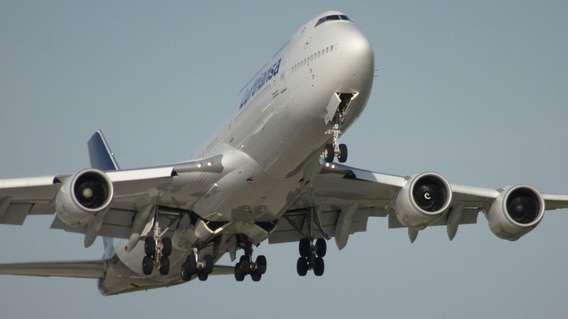 Boeing-747 прервал взлет из Магадана из-за неисправности двигателя